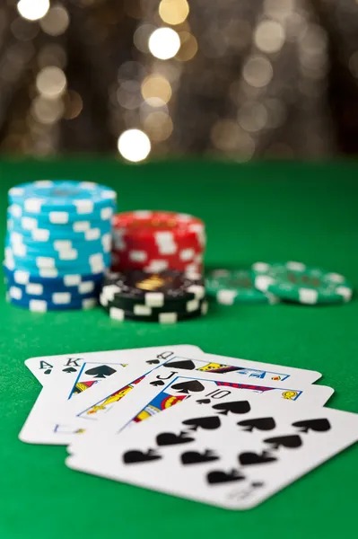 Playtech live-dealer interface on gucci777 showing roulette table